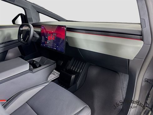 Used 2025 Tesla Cybertruck AWD Crew Cab image 35