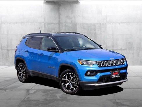 Used 2025 Jeep Compass Limited AWD/4WD image 2
