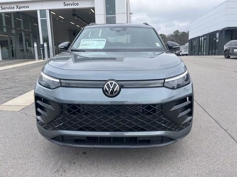 New 2026 Volkswagen Tiguan SE R-Line FWD image 2