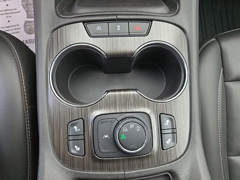 Certified 2023 GMC Acadia SLT AWD/4WD image 19