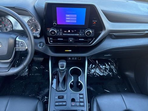 Certified 2023 Toyota Highlander XLE image 20