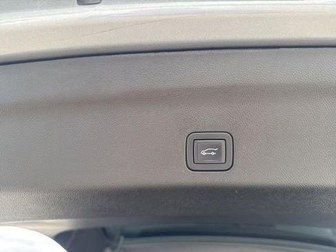 Used 2024 Chevrolet Tahoe Z71 w/ Luxury Package image 27