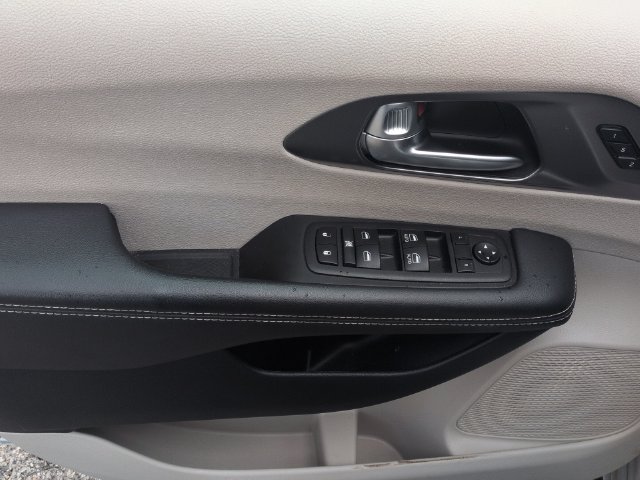 Used 2024 Chrysler Pacifica Touring-L FWD image 26