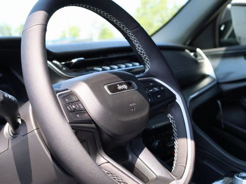 New 2025 Jeep Grand Cherokee Laredo X w/ Luxury Tech Group I image 25