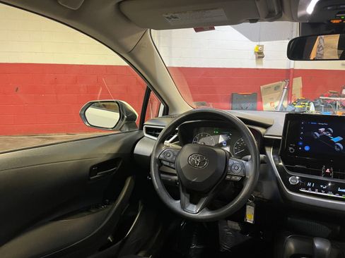 Used 2025 Toyota Corolla LE image 33