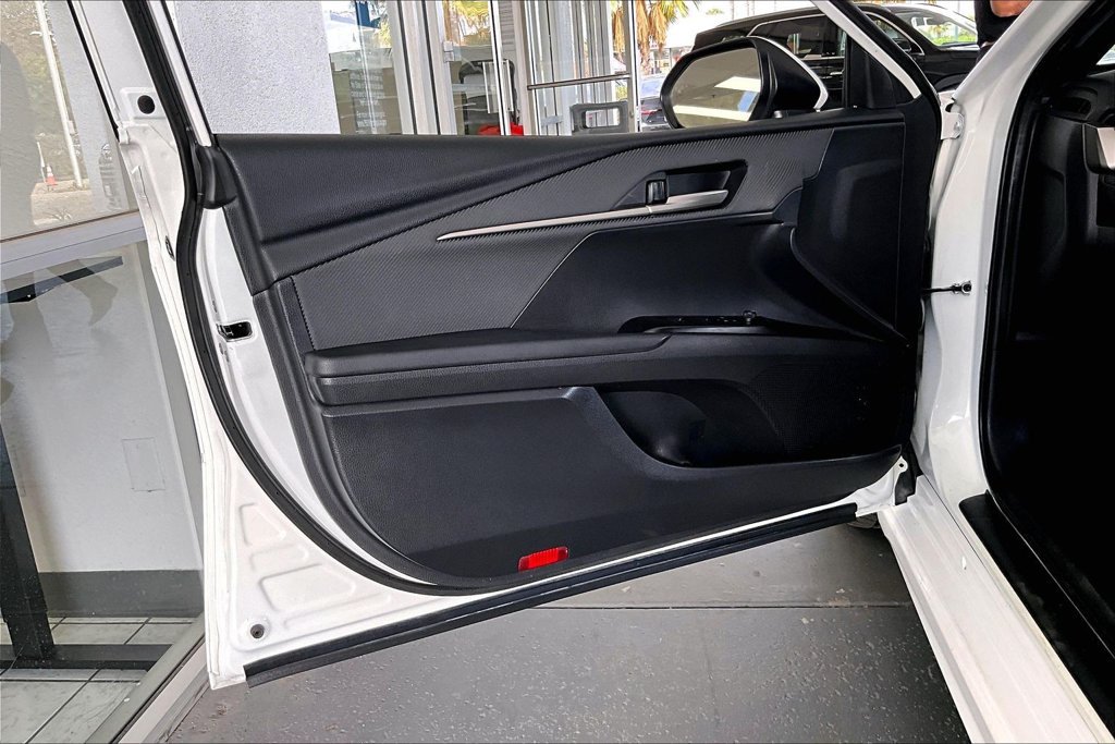 Used 2025 Toyota Camry SE FWD image 20