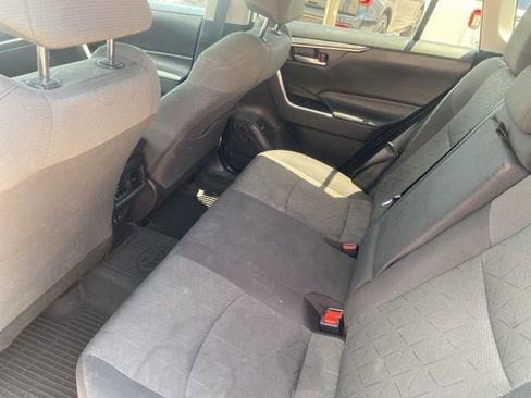 Used 2021 Toyota RAV4 XLE w/ Convenience Package image 11
