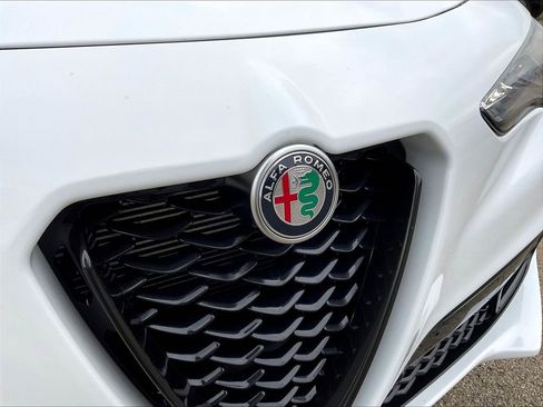 Used 2024 Alfa Romeo Stelvio Veloce AWD/4WD image 32