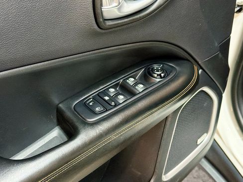 Used 2021 Jeep Compass Limited w/ Sun and Sound Group AWD/4WD image 15