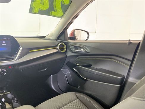 Used 2024 Chevrolet Trax LT image 11