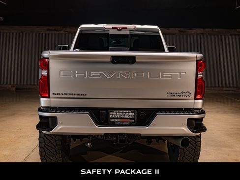 Used 2022 Chevrolet Silverado 2500 High Country w/ Technology Package image 8