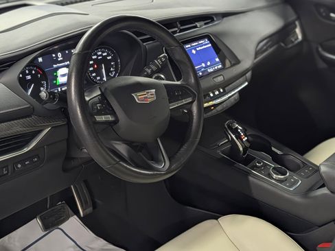 Used 2021 Cadillac XT4 Sport image 12