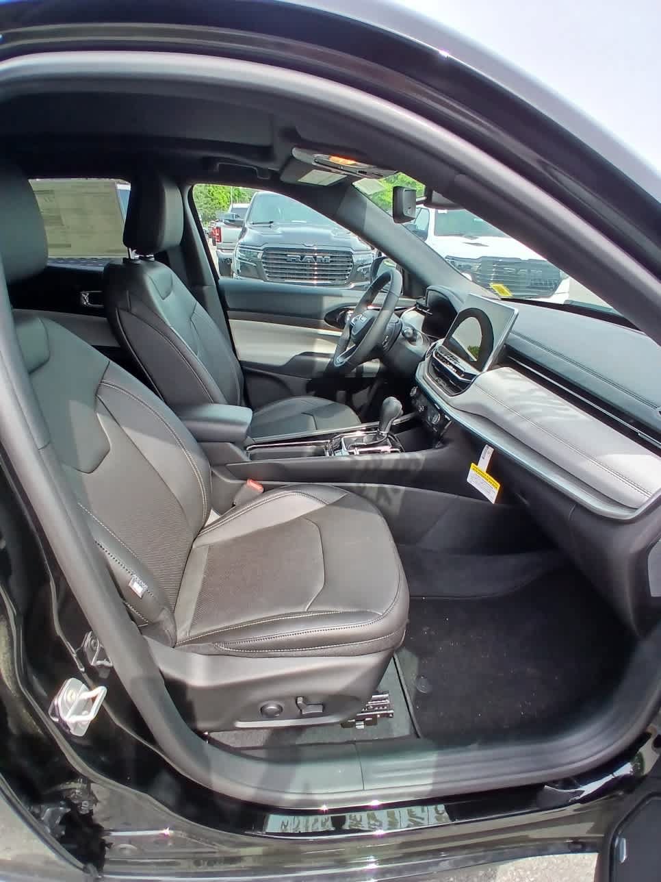 New 2025 Jeep Compass Limited w/ Elite Group AWD/4WD image 17