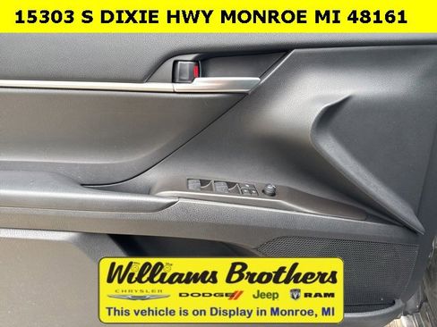 Used 2023 Toyota Camry SE image 14