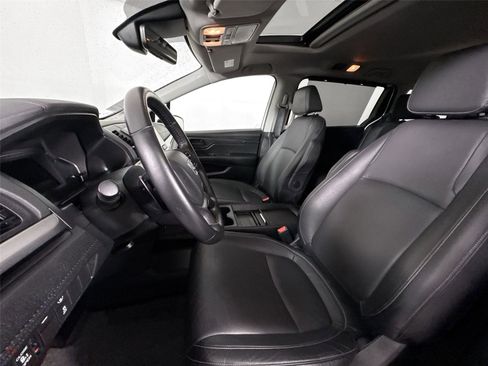 Used 2024 Honda Odyssey EX-L image 3