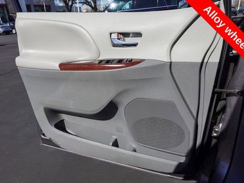 Used 2014 Toyota Sienna XLE image 24