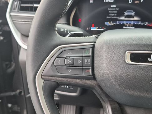 Used 2023 Jeep Grand Cherokee L Limited w/ Black Appearance Package AWD/4WD image 34