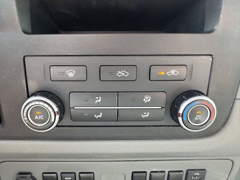 Used 2018 Nissan NV 2500 SV RWD image 16