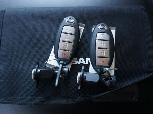 Used 2020 Nissan Titan SV w/ SV Convenience Package image 34