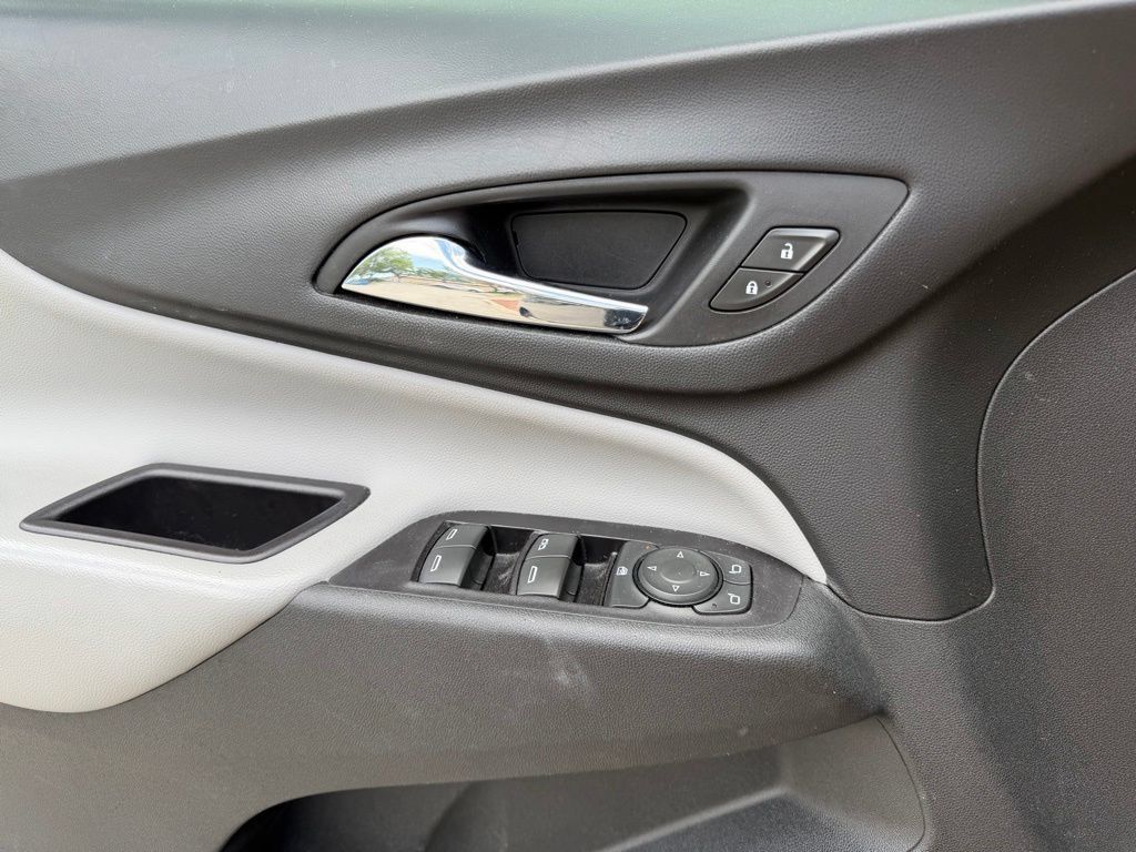 Used 2018 Chevrolet Equinox LS FWD image 29