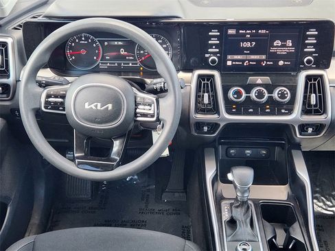 Used 2022 Kia Sorento LX image 24