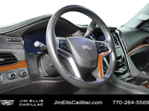 Used 2020 Cadillac Escalade ESV Luxury AWD/4WD image 4