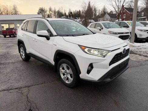Used 2020 Toyota RAV4 XLE image 7