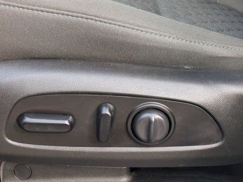 Used 2020 Chevrolet Blazer LT image 19