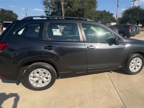 Used 2019 Subaru Forester Base AWD 4dr Crossover w/ Alloy Wheel Package image 9