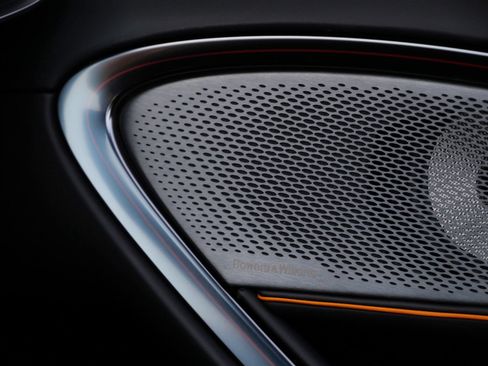 Used 2025 McLaren Artura Spider RWD image 15