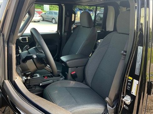 New 2025 Jeep Gladiator Sport image 9