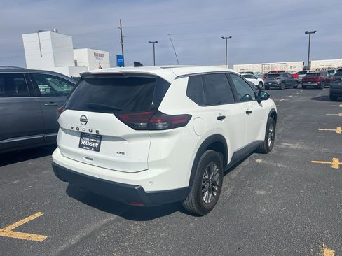 Used 2024 Nissan Rogue S image 4