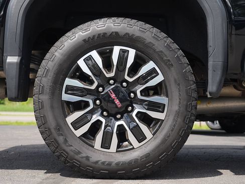 Used 2024 GMC Sierra 2500 AT4 w/ AT4 Premium Plus Package AWD/4WD image 11