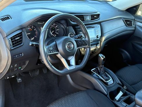 Used 2017 Nissan Rogue SV image 16