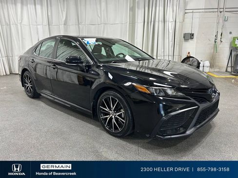 Used 2023 Toyota Camry SE FWD image 2