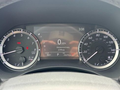 Used 2025 Toyota Highlander XLE AWD/4WD image 29