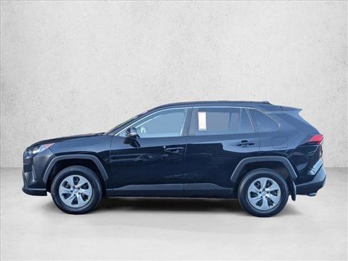 Used 2019 Toyota RAV4 LE image 3