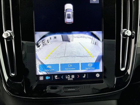 Certified 2025 Volvo XC40 B5 Core image 28