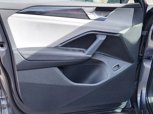 New 2026 Volkswagen Tiguan SE R-Line image 8