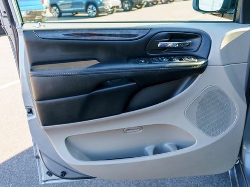 Used 2019 Dodge Grand Caravan SE image 21