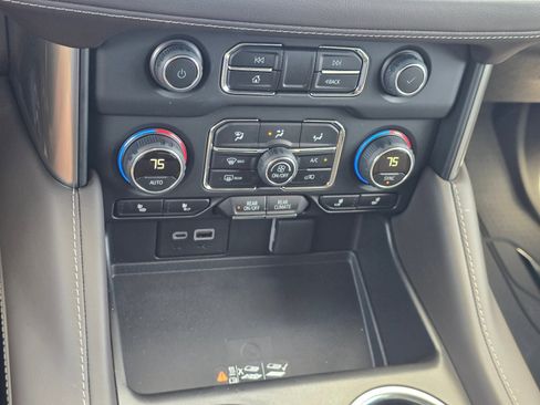 Used 2023 Chevrolet Tahoe Z71 w/ Luxury Package AWD/4WD image 21