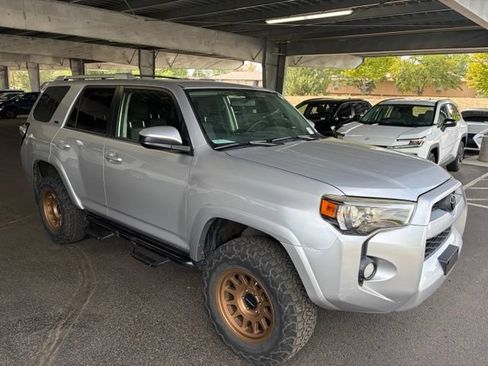 Used 2016 Toyota 4Runner SR5 AWD/4WD image 3