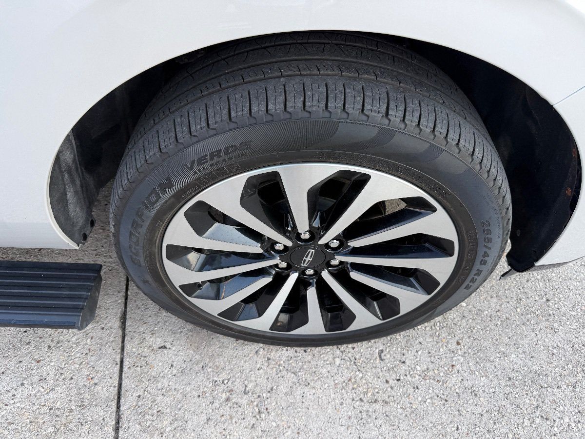 Used 2022 Lincoln Navigator Reserve AWD/4WD image 14
