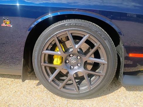 Used 2017 Dodge Challenger R/T Scat Pack w/ Leather Interior Group RWD image 20