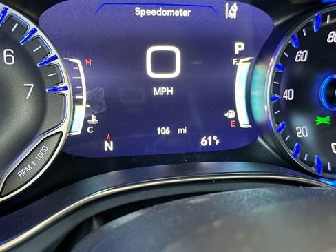 New 2025 Chrysler Pacifica Limited image 22