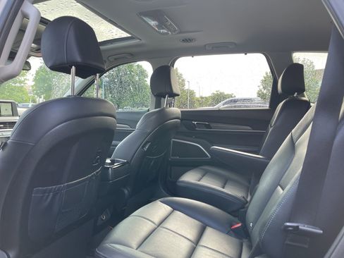 Used 2022 Kia Telluride EX w/ EX Premium Package image 4