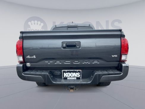 Used 2020 Toyota Tacoma SR AWD/4WD image 15