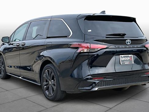 Used 2023 Toyota Sienna XSE image 12