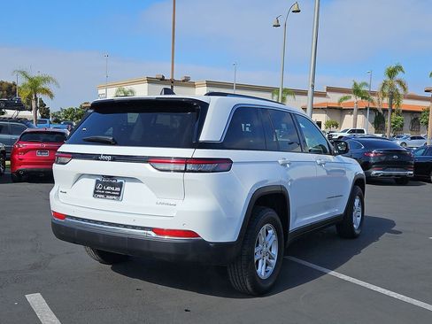 Used 2024 Jeep Grand Cherokee Laredo image 6