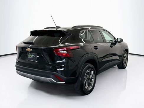 Used 2025 Chevrolet Trax LT FWD image 9